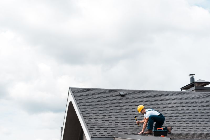 When to Hire Roofing Services